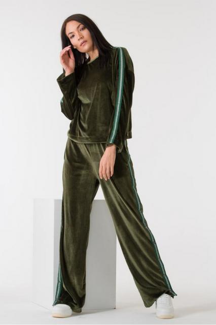 Leisure suit Sonesta Velor green | BeautyLine Fashion BV