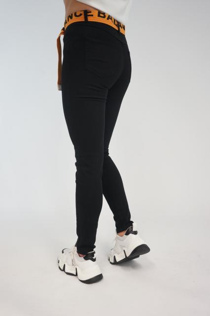 Jeans Casual Sonesta zwart met oranje riem | BeautyLine Fashion BV