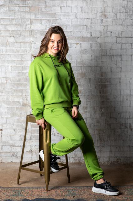 Leisure suit Sonesta Show Off green | BeautyLine Fashion BV