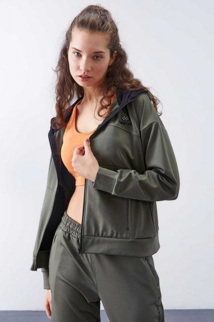 Leisure suit with zipper green | BeautyLine Fashion BV