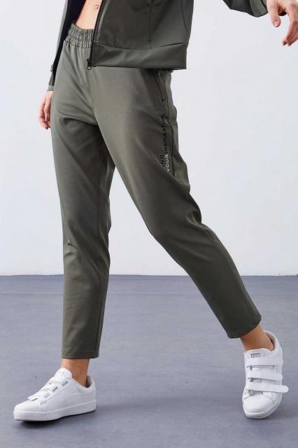 Leisure suit with zipper green | BeautyLine Fashion BV