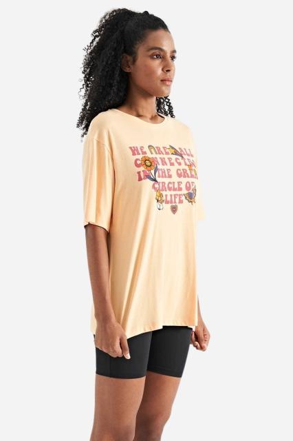 Oversized Dames T-shirt - Zacht Oranje met letter print