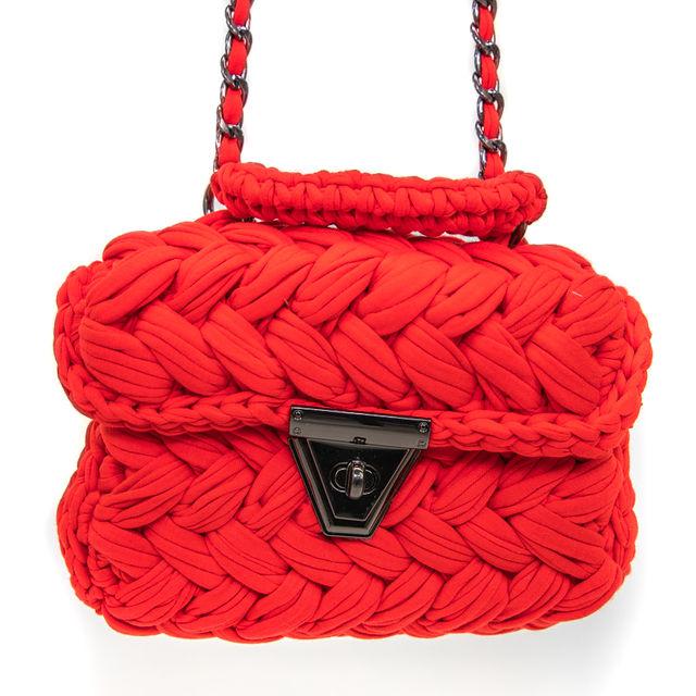 Knitted red rectangular shoulder bag | BeautyLine Fashion BV