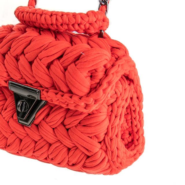 Knitted red rectangular shoulder bag | BeautyLine Fashion BV