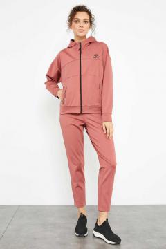 Leisure suit with zipper rose